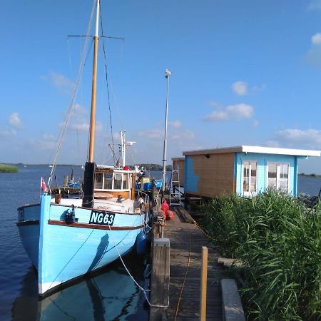 Waterhuisjes Op De Pier Van Lauwersmeerplezier! Lauwersoog Eksteriør billede