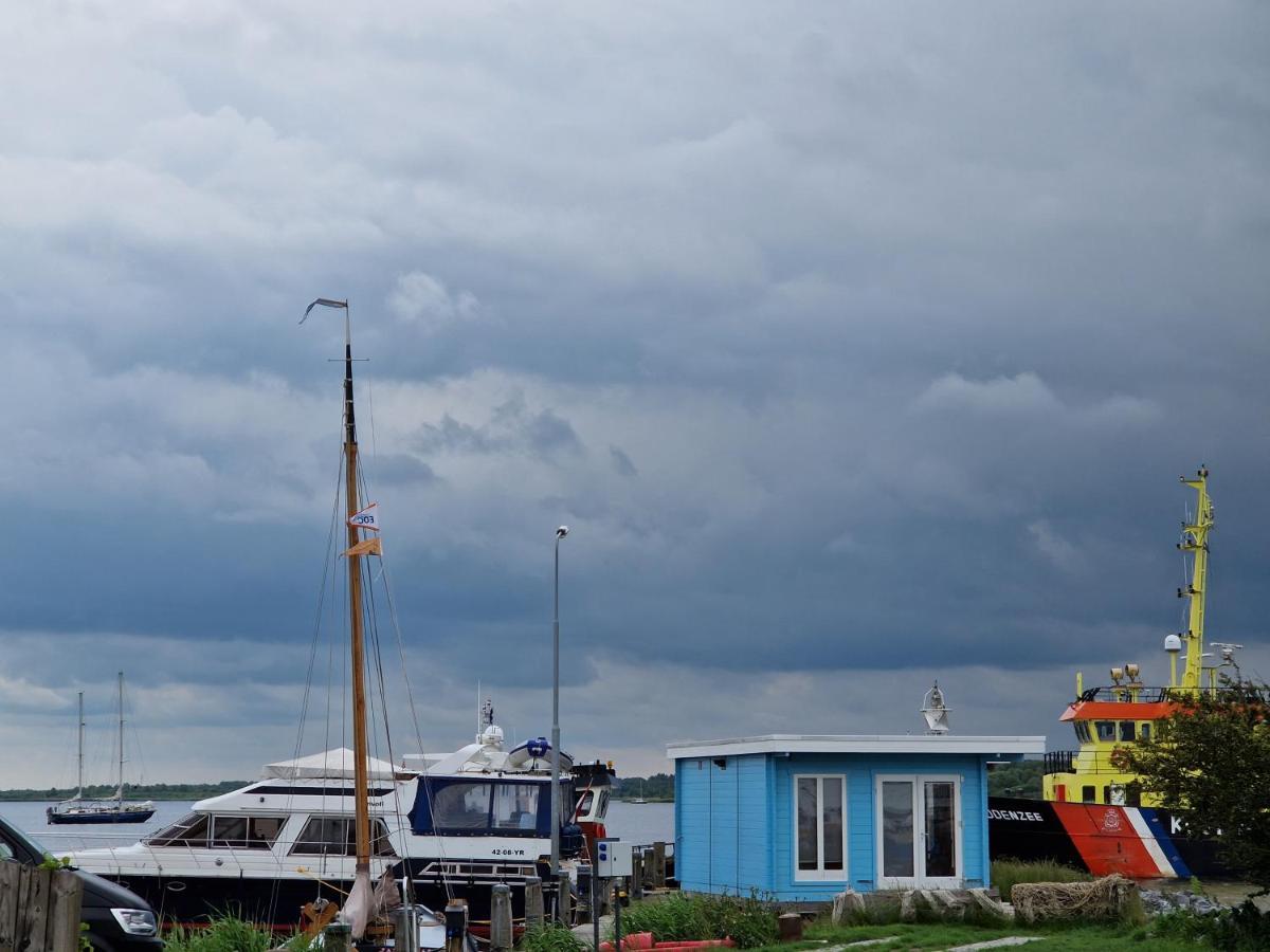 Waterhuisjes Op De Pier Van Lauwersmeerplezier! Lauwersoog Eksteriør billede